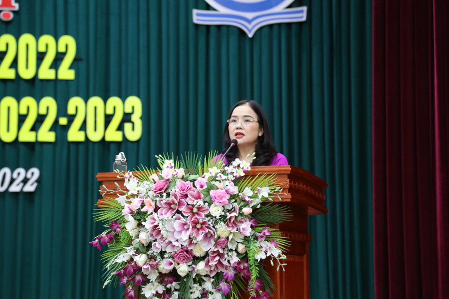 Bà Lê Thị Hương – Giám đốc Sở GD&amp;ĐT Quảng Trị phát biểu khai mạc hội nghị.