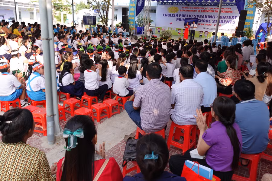 120 thí sinh tham gia hội thi Tiếng anh vòng huyện tại huyện Thới Bình, Cà Mau