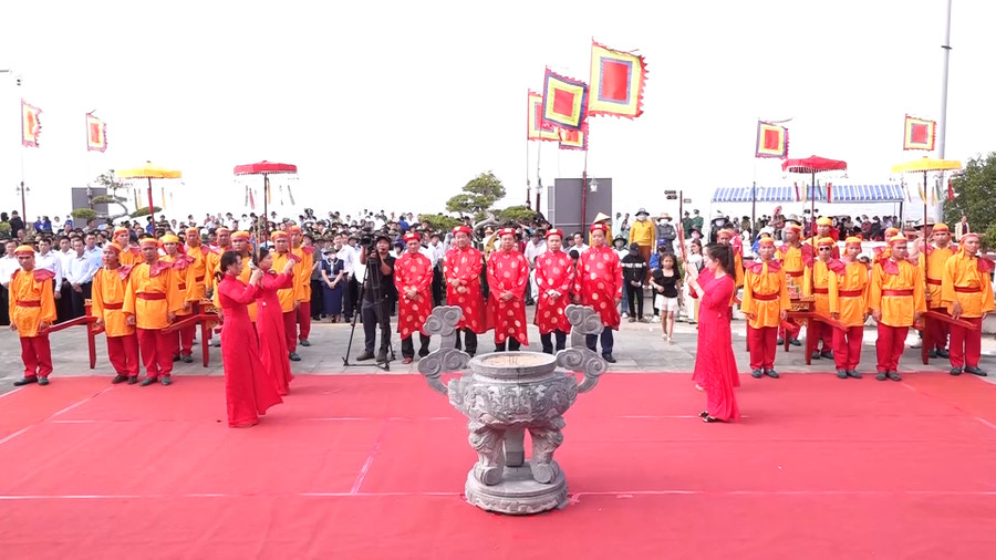 Đại biểu tham dự lễ Tri ân Quốc Tổ tại Mũi Cà Mau.