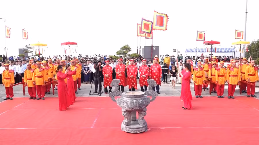 Đại biểu tham dự lễ Tri ân Quốc Tổ tại Mũi Cà Mau.