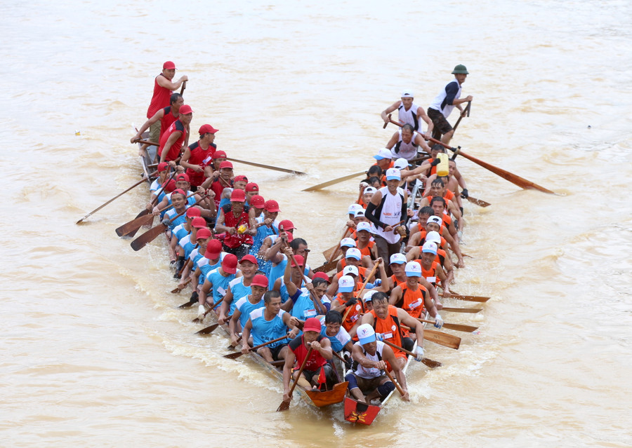 So kè từng cm ở chặng về đích...