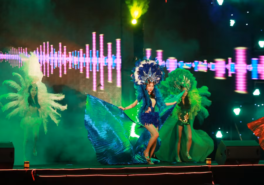 Vũ điệu đa sắc màu tại sân khấu Vũ điệu đa sắc màu tại sân khấu