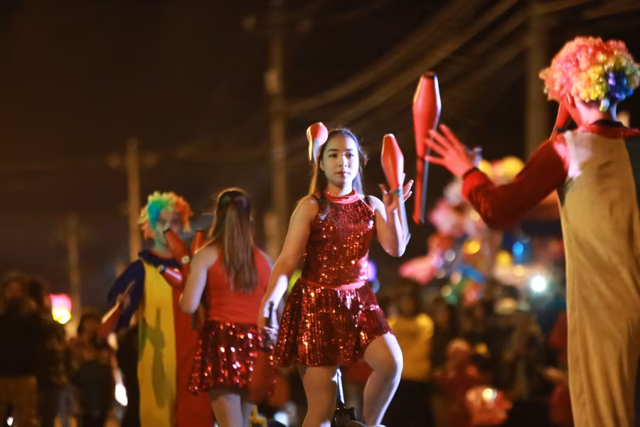 Màn tung hứng của các nghệ sĩ đường phố Màn tung hứng của các nghệ sĩ đường phố