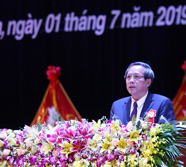 Ông Hoàng Đăng Quang, Bí thư Tỉnh uỷ tỉnh Quảng Bình đọc diễn văn ôn lại truyền thống của tỉnh Quảng Bình tại lễ kỷ niệm 30 năm ngày tái lập tỉnh.