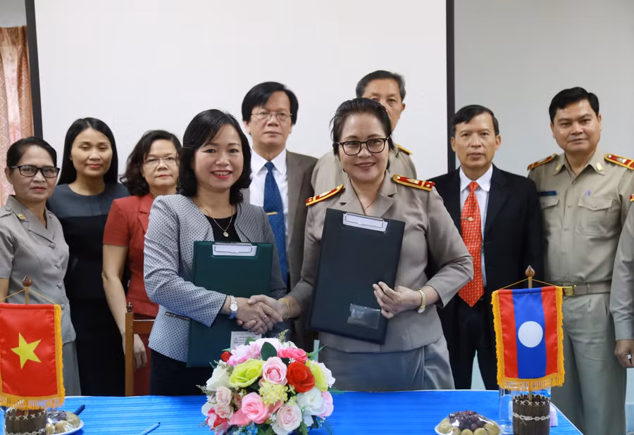 Lễ ký kết hợp tác giữa ngành GD&ĐT tỉnh Quảng Trị và ngành Giáo dục, thể thao tỉnh Savannakhet (Lào)