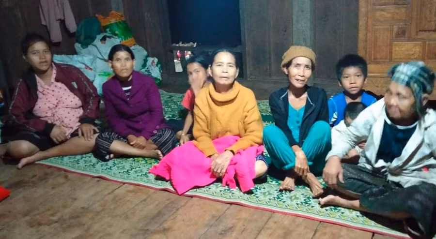 Bà con tại một số điểm ngập lụt và sạt lở ở Đakrông được di dời đến vị trí an toàn