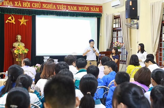 Thuyết trình của đoàn công tác Viện Công nghệ thông tin - Đài Bắc đối với vấn đề thiết kế và lập trình robot.