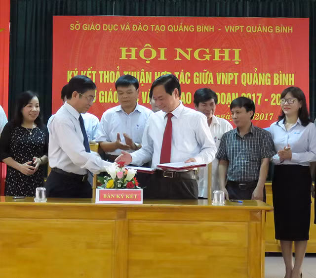 Sở GD&ĐT Quảng Bình cùng VNPT Quảng Bình ký kết hợp tác ứng dụng CNTT trong ngành GD&ĐT giai đoạn 2017 - 2022.