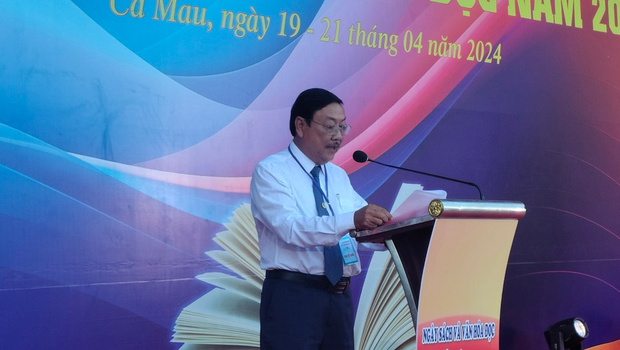 Ông Trần Hiếu Hùng, Giám đốc Sở Văn hóa Thể thao & Du lịch tỉnh Cà Mau phát biểu khai mạc Ông Trần Hiếu Hùng, Giám đốc Sở Văn hóa Thể thao & Du lịch tỉnh Cà Mau phát biểu khai mạc