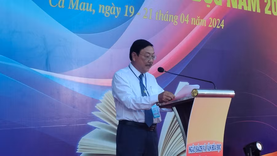 Ông Trần Hiếu Hùng, Giám đốc Sở Văn hóa Thể thao &amp; Du lịch tỉnh Cà Mau phát biểu khai mạc