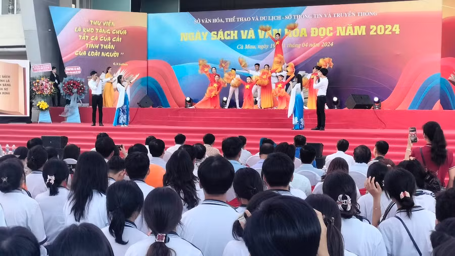 Sự kiện Ngày sách và văn hóa đọc tại Cà Mau thu hút đông người yêu sách