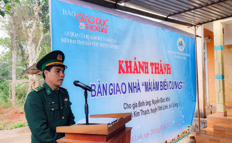 Trung tá Hồ Phú Vinh - Phó chủ nhiệm chính trị BĐBP tỉnh Quảng Trị cảm ơn sự đồng hành, hỗ trợ từ Báo GD&amp;TD trong suốt thời gian vừa qua.