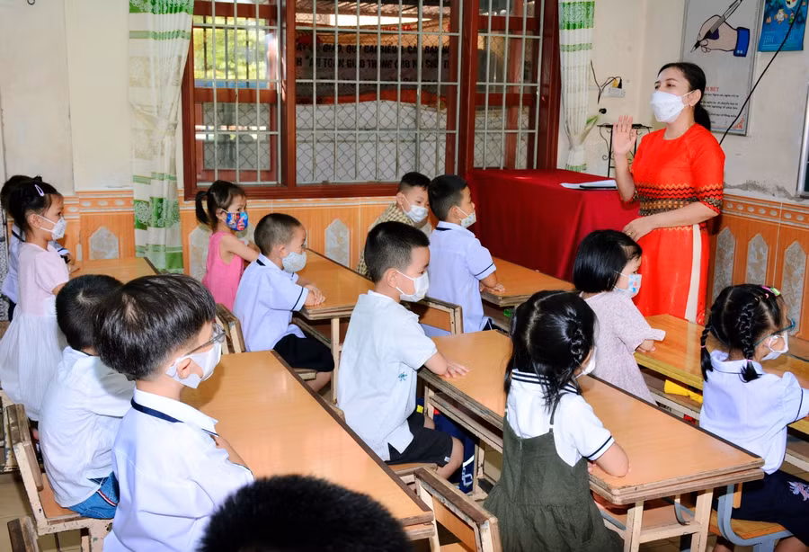 Để đảm bảo an toàn và đúng tiến độ chương trình học, các trường học ở Quảng Trị cũng đã tổ chức song song 2 phương án dạy học trực tiếp và trực tuyến.