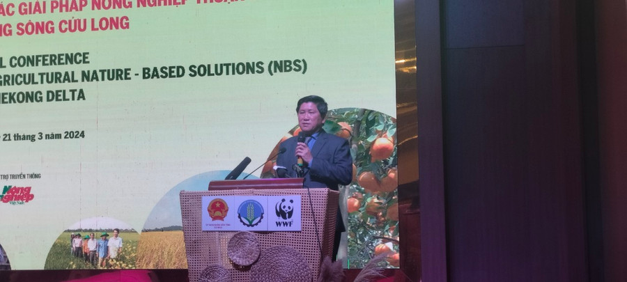 Ông Lê Văn Sử, Phó Chủ tịch UBND tỉnh Cà Mau đại diện 13 tỉnh, thành ĐBSCL trình bày tại hội nghị. Ông Lê Văn Sử, Phó Chủ tịch UBND tỉnh Cà Mau đại diện 13 tỉnh, thành ĐBSCL trình bày tại hội nghị.