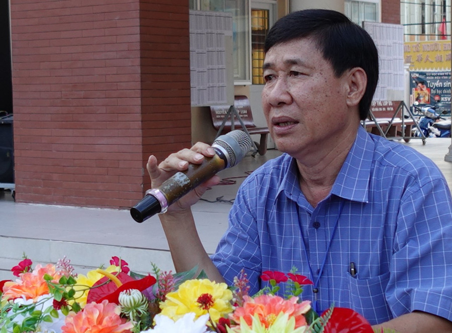 Thầy Võ Thanh Hùng, Hiệu trưởng trường THPT Cà Mau phát biểu khai mạc tại điểm thi có số lượng thí sinh thi thử nhiều nhất của tỉnh. Thầy Võ Thanh Hùng, Hiệu trưởng trường THPT Cà Mau phát biểu khai mạc tại điểm thi có số lượng thí sinh thi thử nhiều nhất của tỉnh.