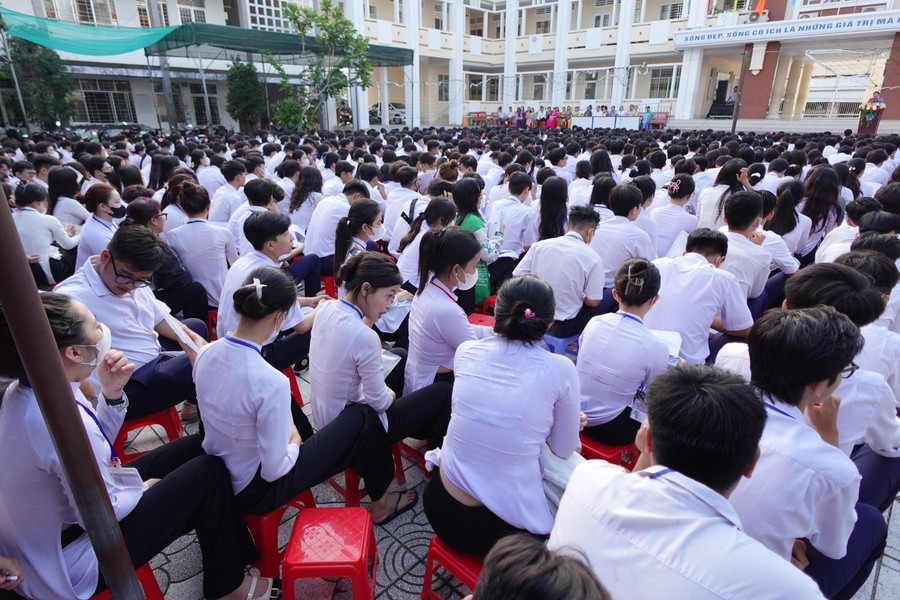 Quang cảnh buổi khai mạc kỳ thi tại trường THPT Cà Mau. Quang cảnh buổi khai mạc kỳ thi tại trường THPT Cà Mau.