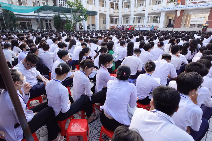 Quang cảnh buổi khai mạc kỳ thi tại trường THPT Cà Mau.