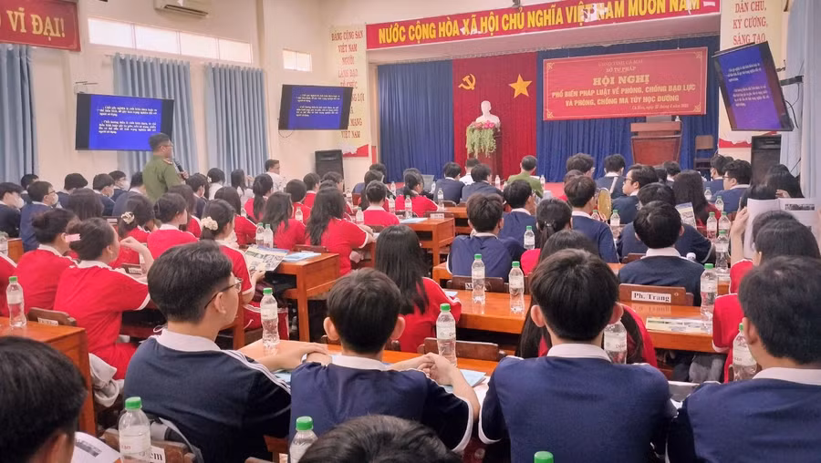 Nói không với bạo lực và ma túy trong học đường