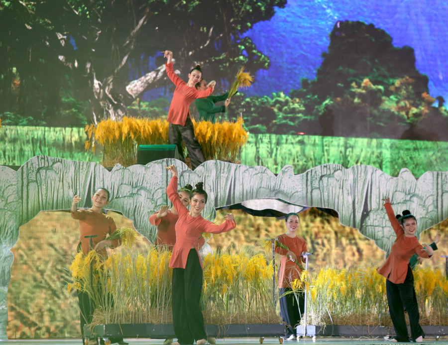 Một hoạt cảnh thể hiện cuộc sống của người dân Quảng Bình Một hoạt cảnh thể hiện cuộc sống của người dân Quảng Bình