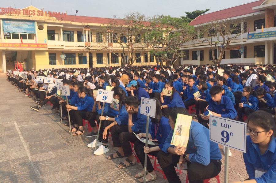 Với những hoạt động tuyên truyền này giúp học sinh nắm vững hơn luật ATGT nói chung và ATGT đường sắt nói riêng. Với những hoạt động tuyên truyền này giúp học sinh nắm vững hơn luật ATGT nói chung và ATGT đường sắt nói riêng.