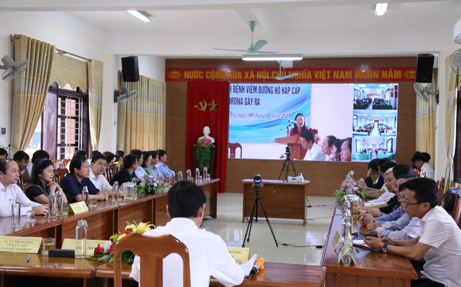 Toàn cảnh hội nghị trực tuyến của ngành GD&ĐT Quảng Trị trong việc triển khai phòng chống dịch bệnh nCoV.