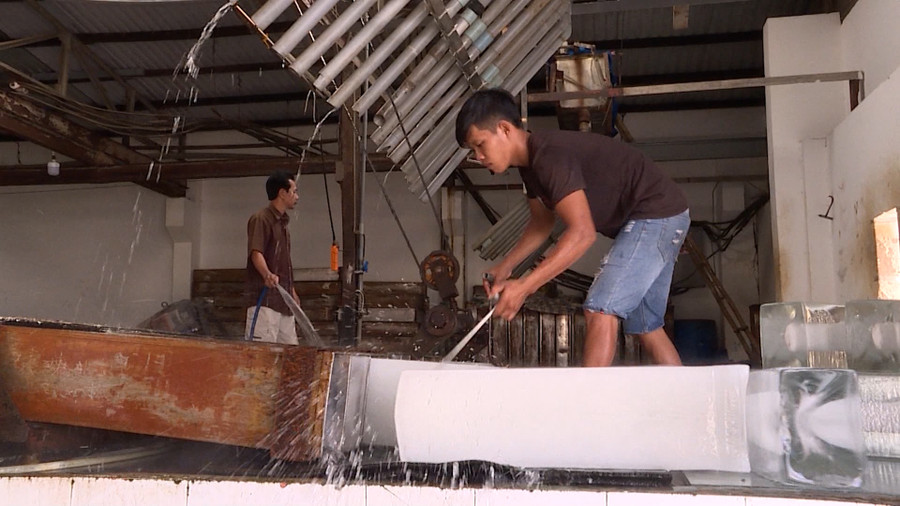 Nhiều hộ gia đình, cơ sở sản xuất kinh doanh nhận hóa đơn tiền điện tăng cao trong các tháng 3 và 4.