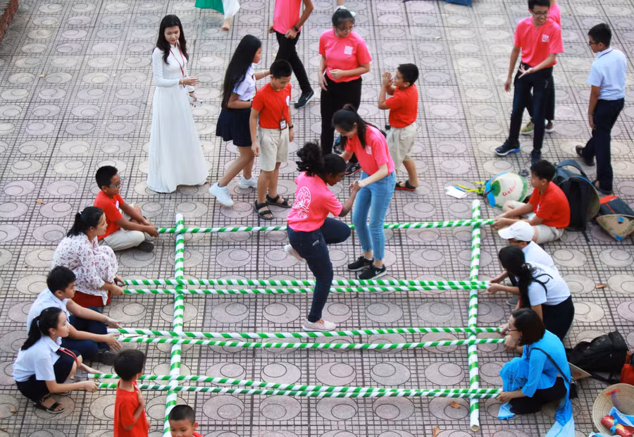 Học sinh trường Yisun rất hào hứng tham gia tiết mục múa sạp Học sinh trường Yisun rất hào hứng tham gia tiết mục múa sạp