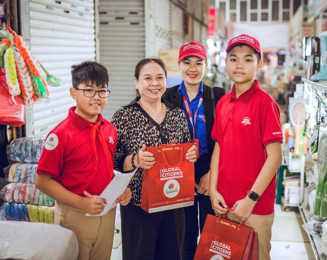 Học sinh trường Liên cấp Hội nhập Quốc tế iSchool Quảng Trị trải nghiệm thực tế tại chợ Đông Hà (Quảng Trị)