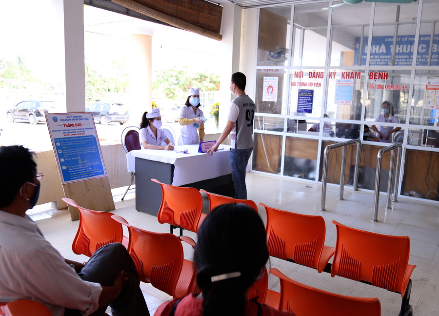 Điểm khám và phân luồng bệnh nhân tại BV Đa khoa huyện Bố Trạch tỉnh Quảng Bình. Điểm khám và phân luồng bệnh nhân tại BV Đa khoa huyện Bố Trạch tỉnh Quảng Bình.