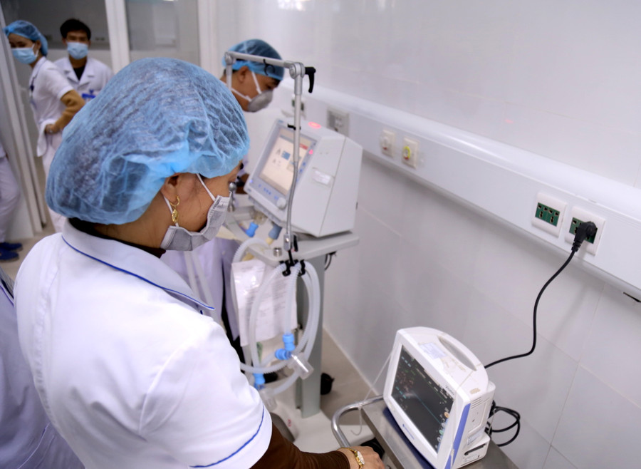 Máy móc được lắp đặt tại các phòng bệnh, giường bệnh Máy móc được lắp đặt tại các phòng bệnh, giường bệnh