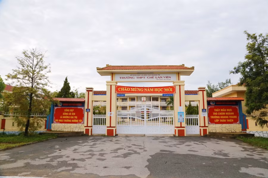 Khác với không khí vui nhộn mọi năm trong dịp "Ngày hội toàn dân đưa trẻ đến trường", năm học này các trường học ở Quảng Trị đều đóng cửa trong ngày khai giảng