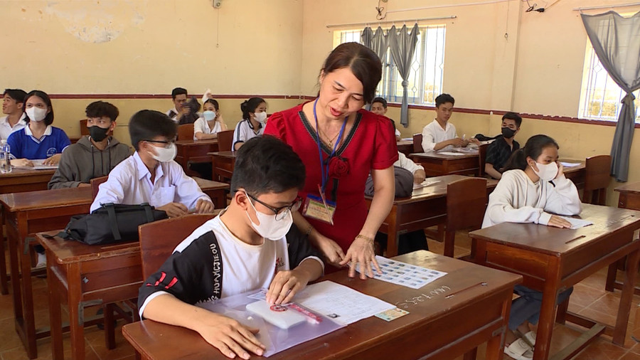 Phạm Quốc Lịnh tại phòng thi. Phạm Quốc Lịnh tại phòng thi.