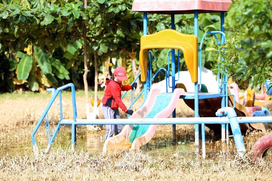 Lau chùi đồ chơi ngoài trời