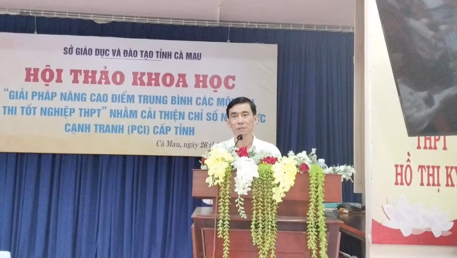 Tiến sĩ Lê Hoàng Dự, Phó Giám đốc Sở GD&amp;ĐT Cà Mau phát biểu khai mạc hội thảo.