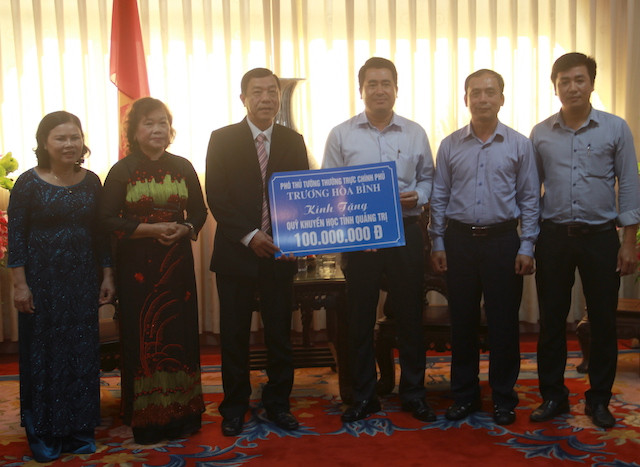 Quảng Trị: Hỗ trợ tiền cho học sinh sinh viên nghèo 