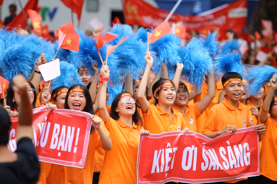 Học sinh trường THPT Thị xã Quảng Trị cổ vũ cho Tuấn Kiệt tại cuộc thi chung kết đường lên đỉnh Olympia ngày 20/9.