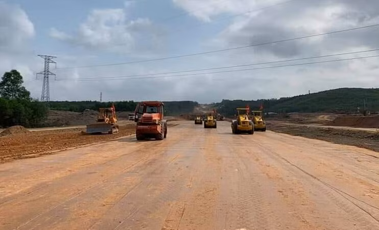 Cao tốc Cam Lộ - Lao Bảo sẽ có chiều dài 70km, với quy mô 4 làn xe và bề rộng nền đường 17m