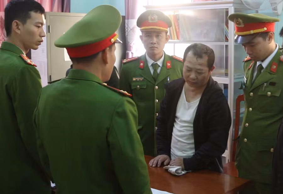 Chủ cơ sở dịch vụ chứa gái mại dâm Nguyễn Văn Đức bị khởi tố và bắt tạm giam 4 tháng để phục vụ tiếp công tác điều tra phá án.