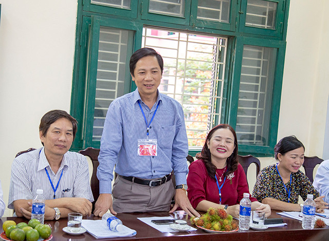 Ông Hoàng Nam, phó chủ tịch UBND tỉnh, trưởng ban chỉ đạo kỳ thi THPT quốc gia tỉnh Quảng Trị cảm ơn sự quan tâm của lãnh đạo Bộ GD&ĐT có những chỉ đạo sâu sát kịp thời trong kỳ thi giúp tỉnh Quảng Trị tổ chức tốt kỳ thi vừa qua. Ông Hoàng Nam, phó chủ tịch UBND tỉnh, trưởng ban chỉ đạo kỳ thi THPT quốc gia tỉnh Quảng Trị cảm ơn sự quan tâm của lãnh đạo Bộ GD&ĐT có những chỉ đạo sâu sát kịp thời trong kỳ thi giúp tỉnh Quảng Trị tổ chức tốt kỳ thi vừa qua.