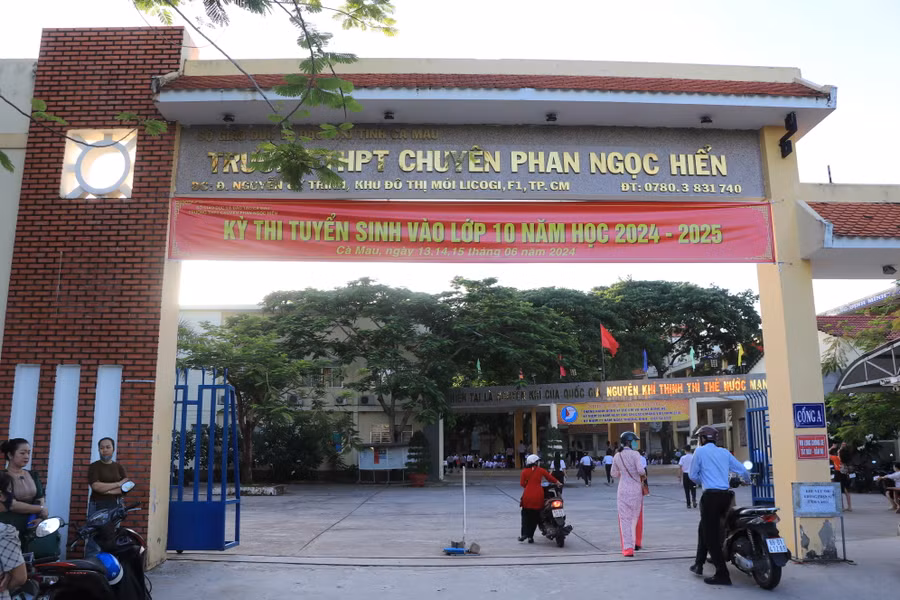Hơn 600 học sinh Cà Mau bước vào thi tuyển sinh lớp 10 trường chuyên 