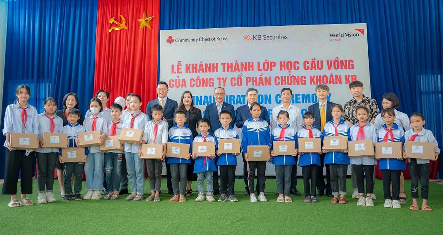 Việc đầu tư cho cơ sở hạ tầng giáo dục tại Lạc Sỹ được kỳ vọng sẽ giúp các em học sinh vơi bớt khó khăn, nâng cao chất lượng dạy và học... Việc đầu tư cho cơ sở hạ tầng giáo dục tại Lạc Sỹ được kỳ vọng sẽ giúp các em học sinh vơi bớt khó khăn, nâng cao chất lượng dạy và học...