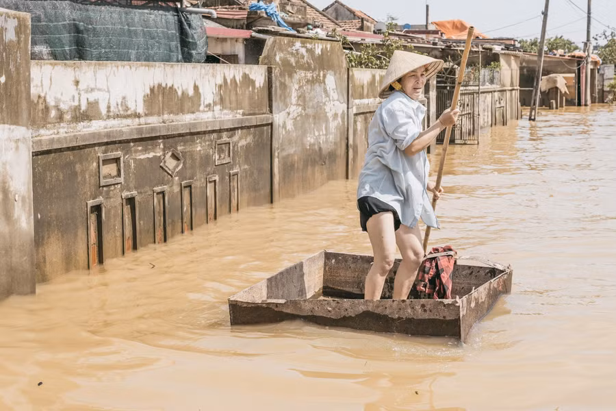 Thùng gỗ, phương tiện di chuyển trong mùa lũ