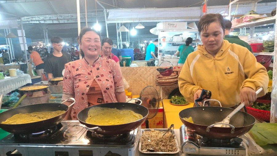 Gian hàng bánh xèo.