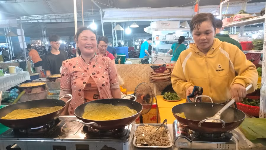 Gian hàng bánh xèo.