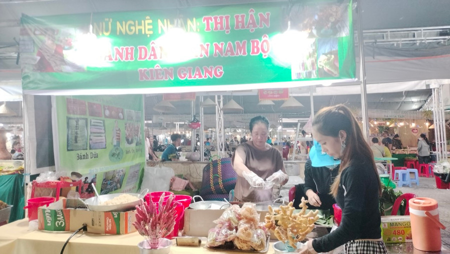 Gian hàng của Nghệ nhân Thị Hận, tỉnh Kiên Giang.