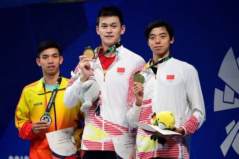 VĐV Nguyễn Huy Hoàng nhận HCB cự ly 1500m bơi tự do tại ASIAD 2018 (Ảnh vietnamplus.vn)