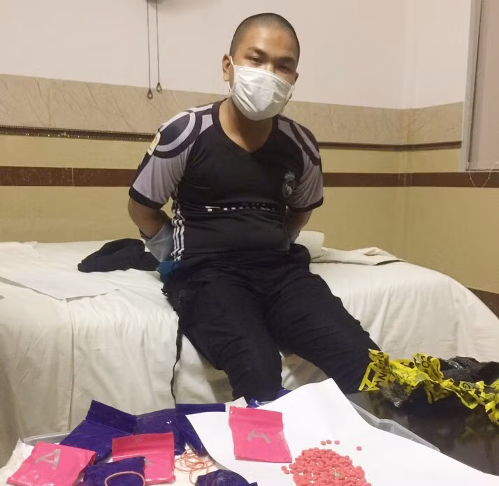 Đối tượng Hoàng Văn Khương cùng số ma túy bị bắt giữ