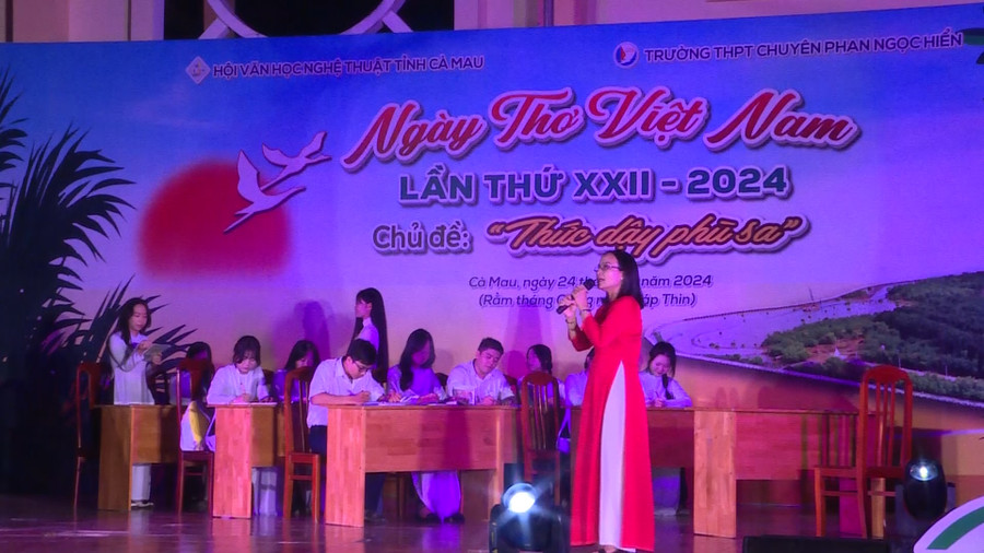 Bài thơ Bâng Khuâng được dựng hoạt cảnh một lớp học tạo nhiều cảm xúc cho khán giả.