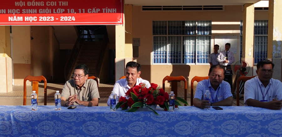 Đại biểu dự lễ khai mạc kỳ thi.