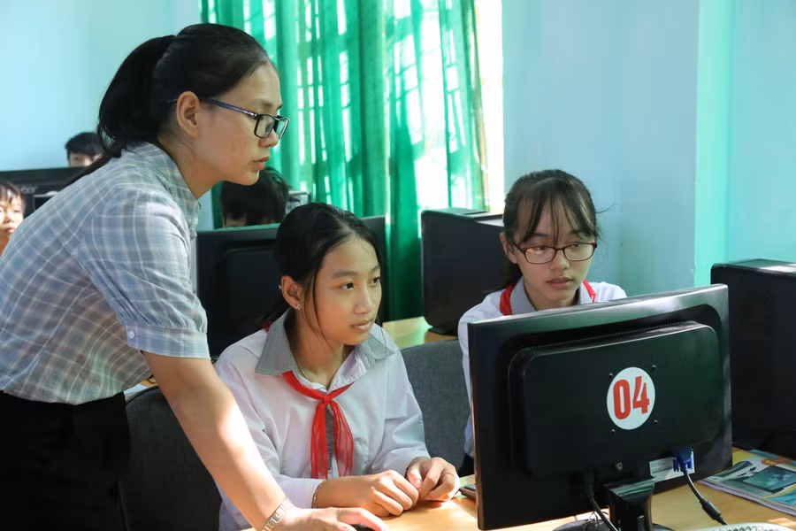 Các trường học tại tỉnh Quảng Bình chú trọng việc áp dụng công nghệ thông tin trong việc dạy và học.
